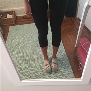 Lululemon 3/4 length spandex w/ mesh!